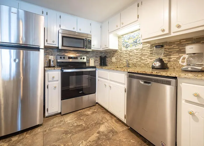 Island Winds East 808 Apartment